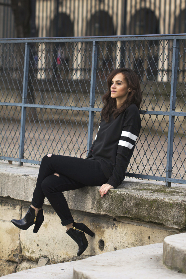Seamed Jeans & Black and White Sweatshirt