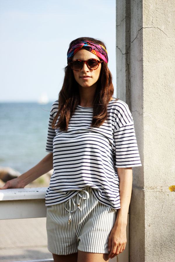 stripes-on-stripes-amandine-fashion-blogger-berlin-germany-versace-vintage-headscarf-striped-shirt-h&m-striped-short-romwe-geox-sandals
