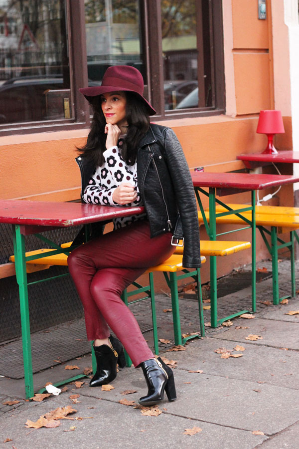 amandine fashion blogger berlin germany claudie pierlot hat jw anderson black floral knit outfit tommy hilfiger gurgundy leather pants