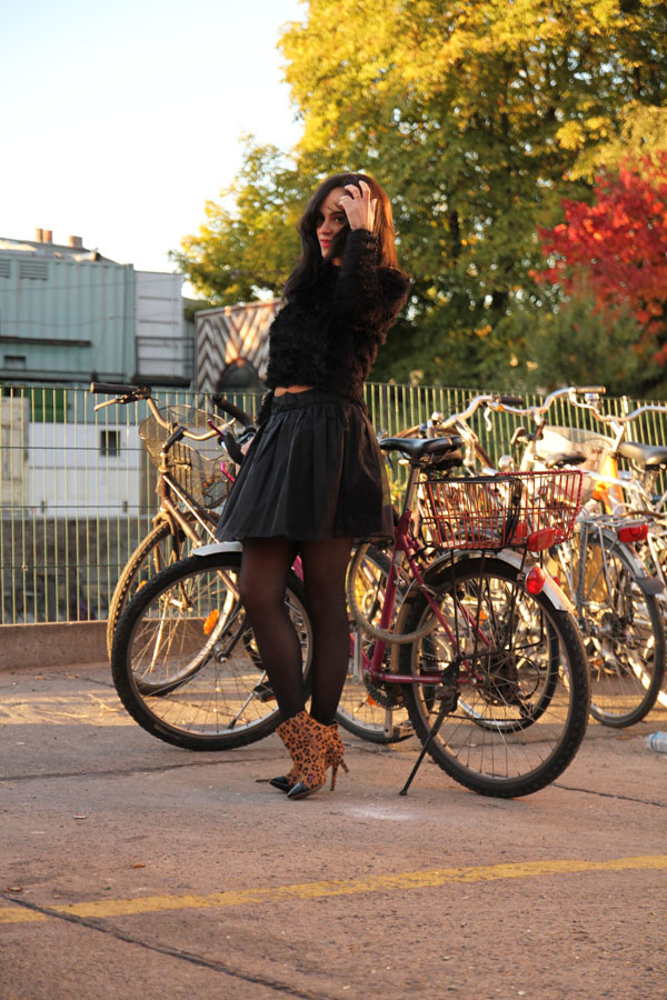 amandine-fashion-blogger-berlin-germany-ivy-revel-saks-skirt