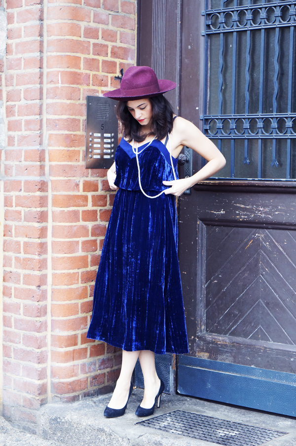 amandine fashion blogger berlin germany blue dress outfit