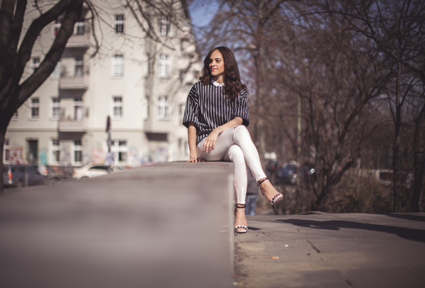 white ripped jeans withby pinstripe shirt spring summer 2014 asos amandine fashion blogger berlin germany outfit