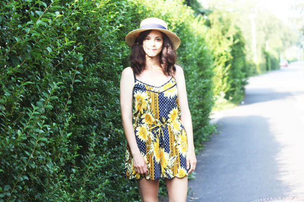 amandine fashion blogger berlin germany topshop wide brim hat with ribbon sunflowers printed jumpsuit outfit ootd
