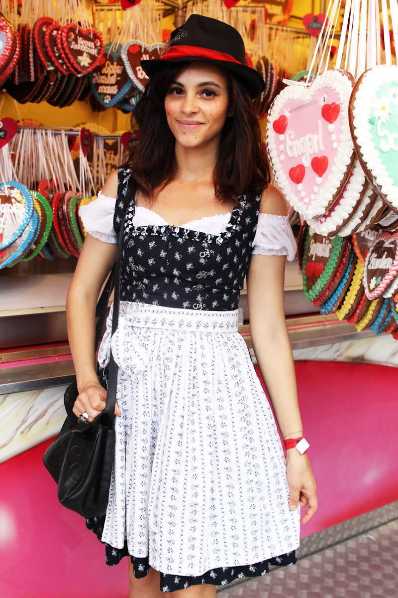 Amandine german fashion blogger over the knees Dirndl Munich Oktoberfest