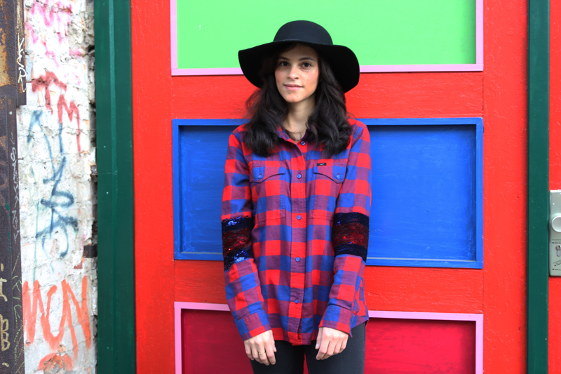 amandine fashion blogger berlin germany wearing lee filles à papa 125 years collection red vigo shirt