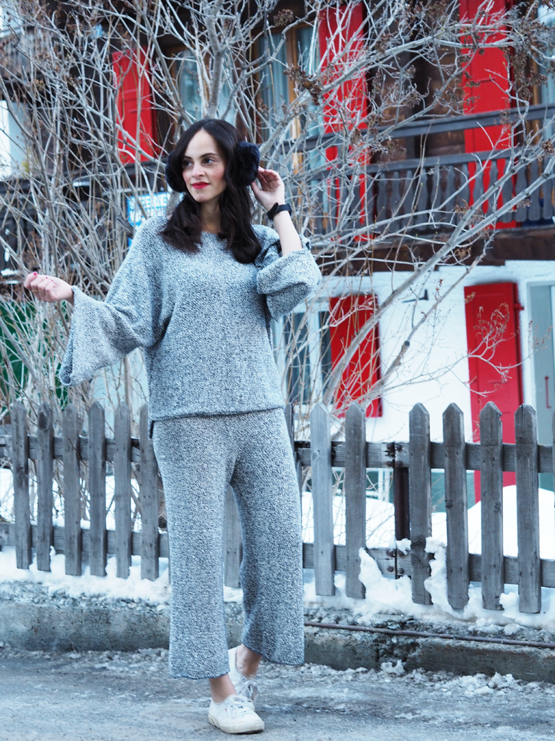amandine fashion blogger berlin germany wearing ootd outfit zara wide printed culottes grey and sweater slit sleeves