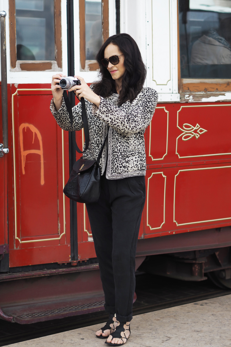 praça do comércio fashion travel lifestyle blogger red tram leopard edc esprit jacket