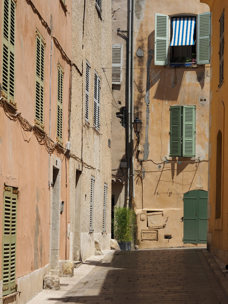 alley Saint Tropez