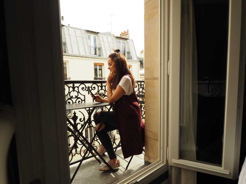 Amandine travel blogger Paris