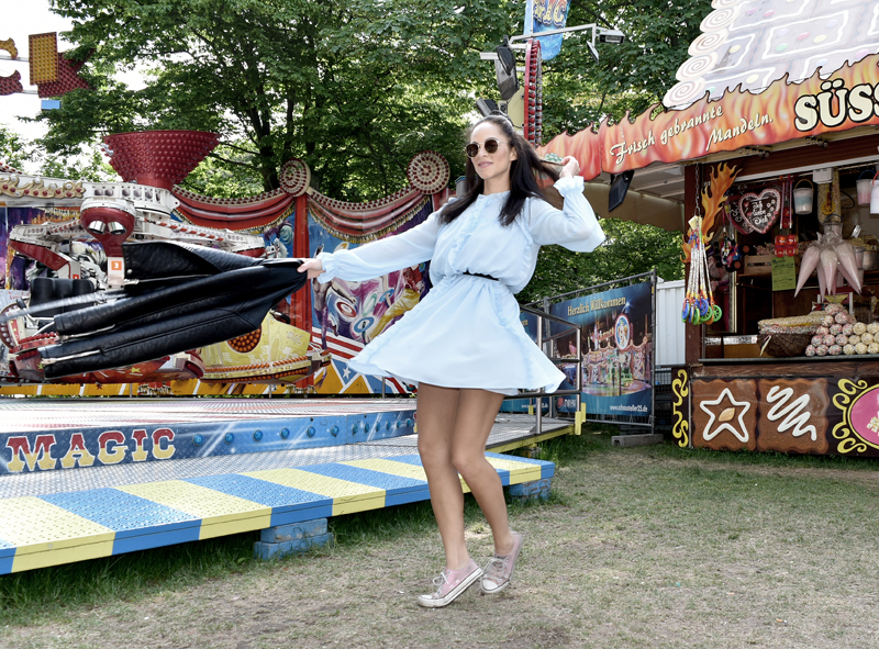 outfit fashion blogger Berlin Germany Pinko chiffon dress in chambray blue