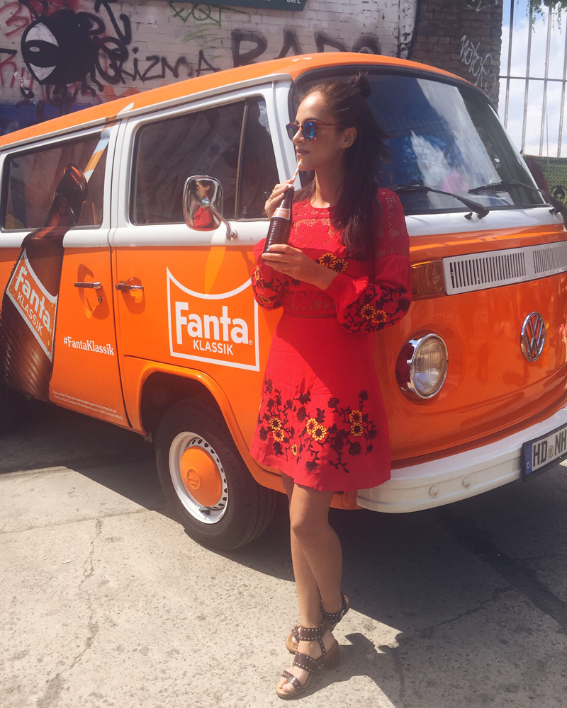 outfit wearing For Love and Lemons Isabella red dress and lifetsyle blogger drinking Fanta Klassik #fruchtigherb