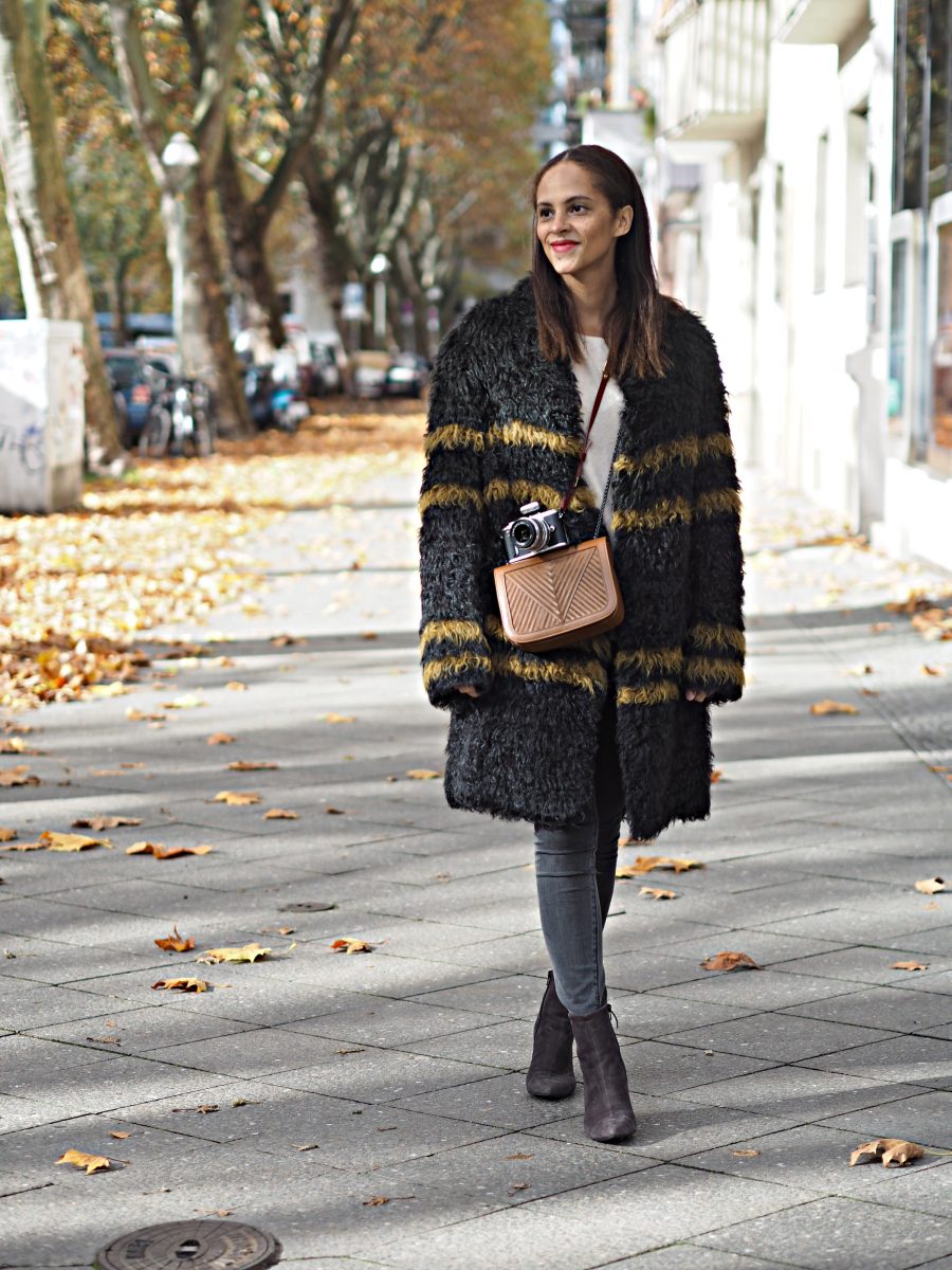 Outfit – Luisa Cerano sheepskin coat