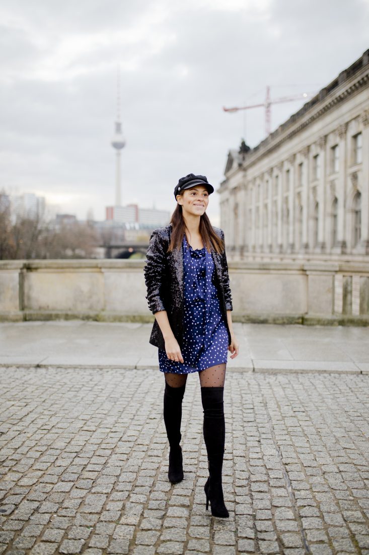 Inspiration, New Year's Eve outfit with sequin bazer and star dress