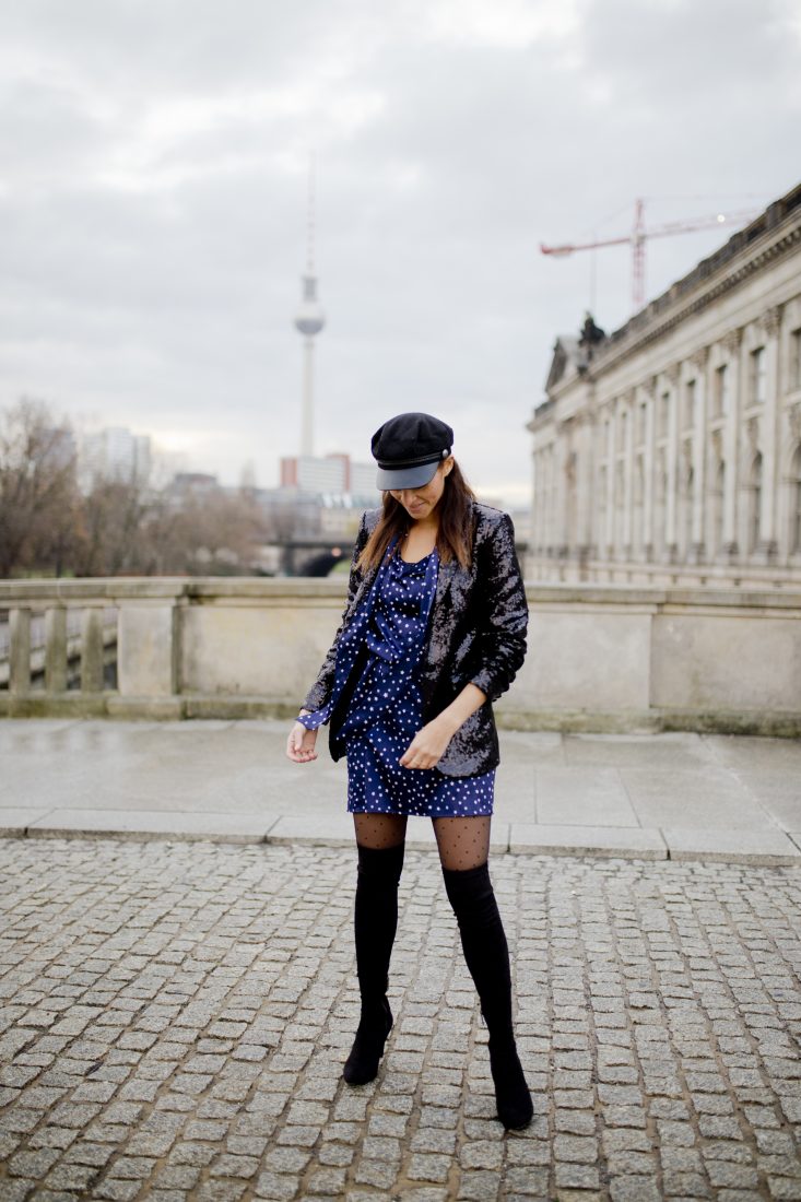 Inspiration, New Year's Eve outfit with sequin bazer and star dress