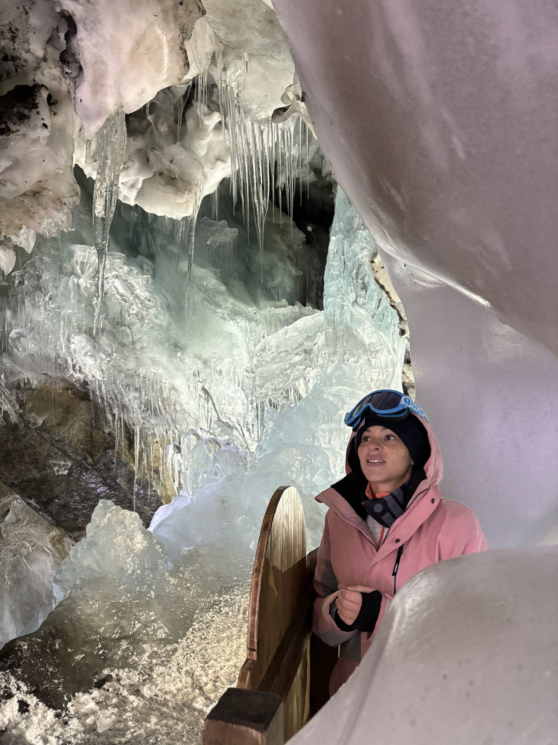Travel blogger at Eis Palast at Hintertux Glacier